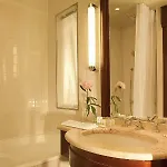 De L'arcade Hotel 3*
