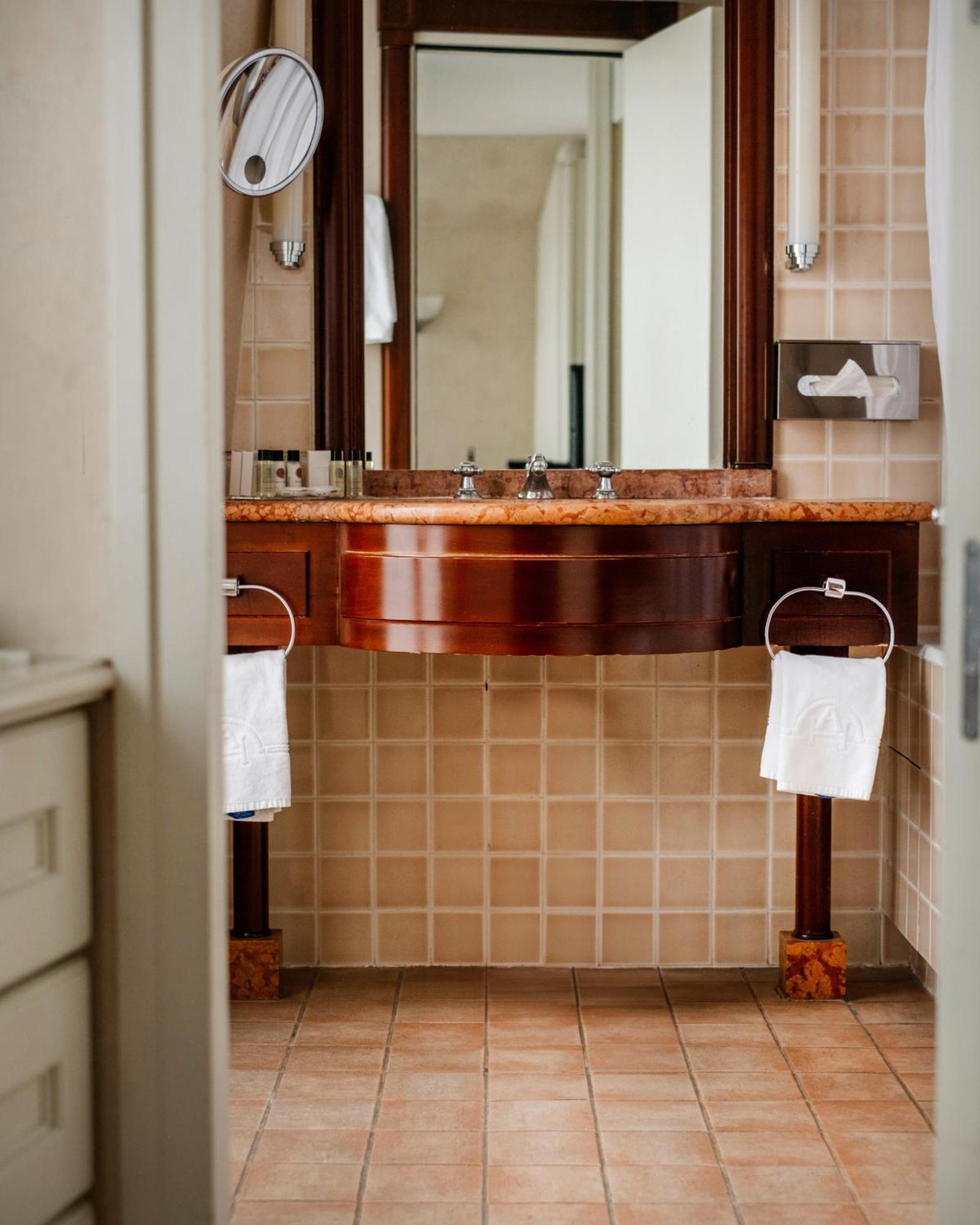 Hotel De L'arcade 3*