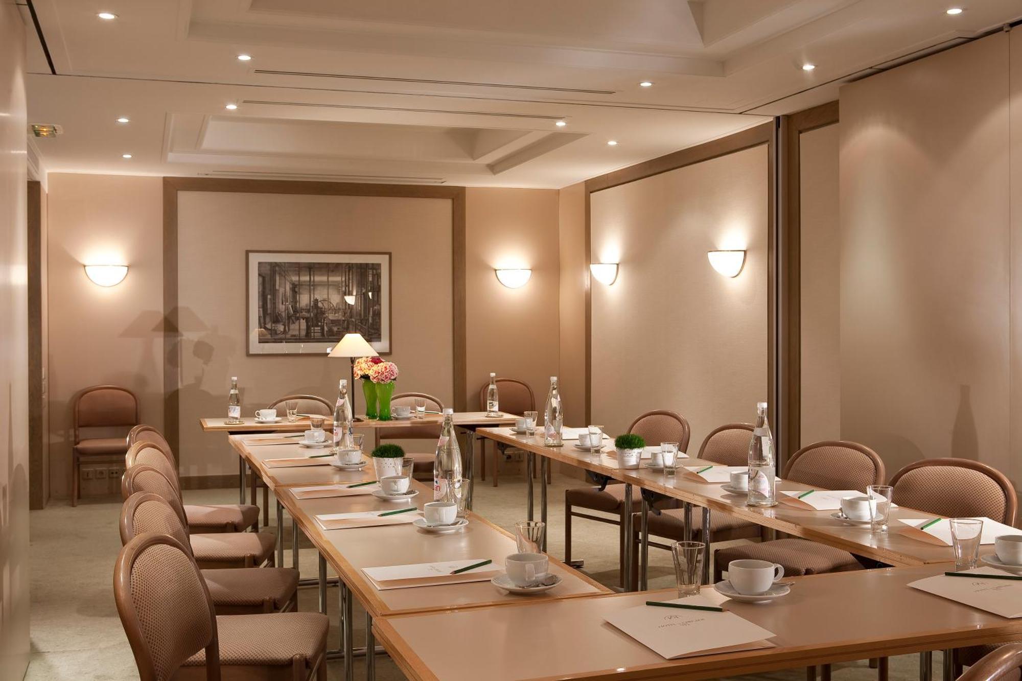 Hotel De L'arcade Paris