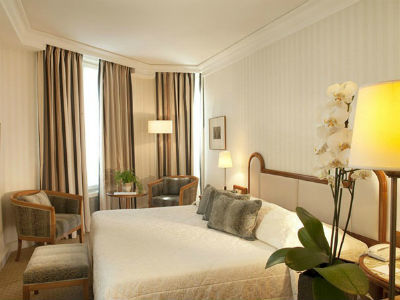 De L'arcade 3* Paris